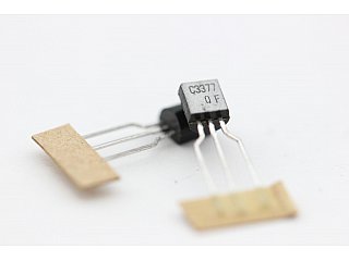 2SC3377 NPN TR 40V/1A/0.5W/150MHz TO-92